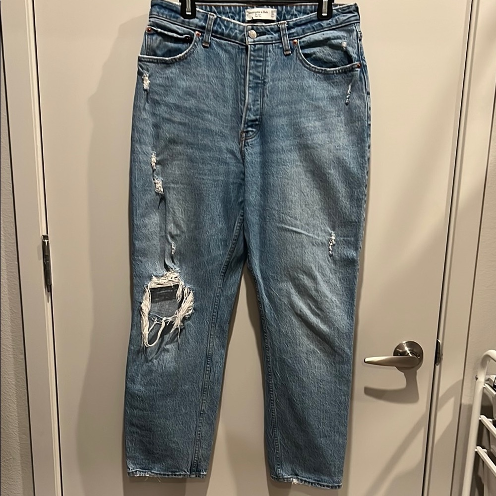Abercrombie & Fitch The Dad High Rise Curve Love Distressed Jeans